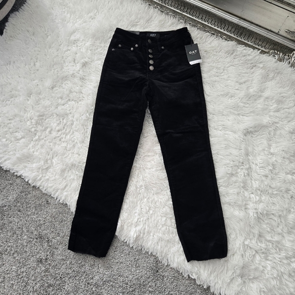 Oat New York Denim - OAT New York HIGH-RISE CORDUROY BUTTON FLY STRAIGHT CROP. Black. Size 25. New.